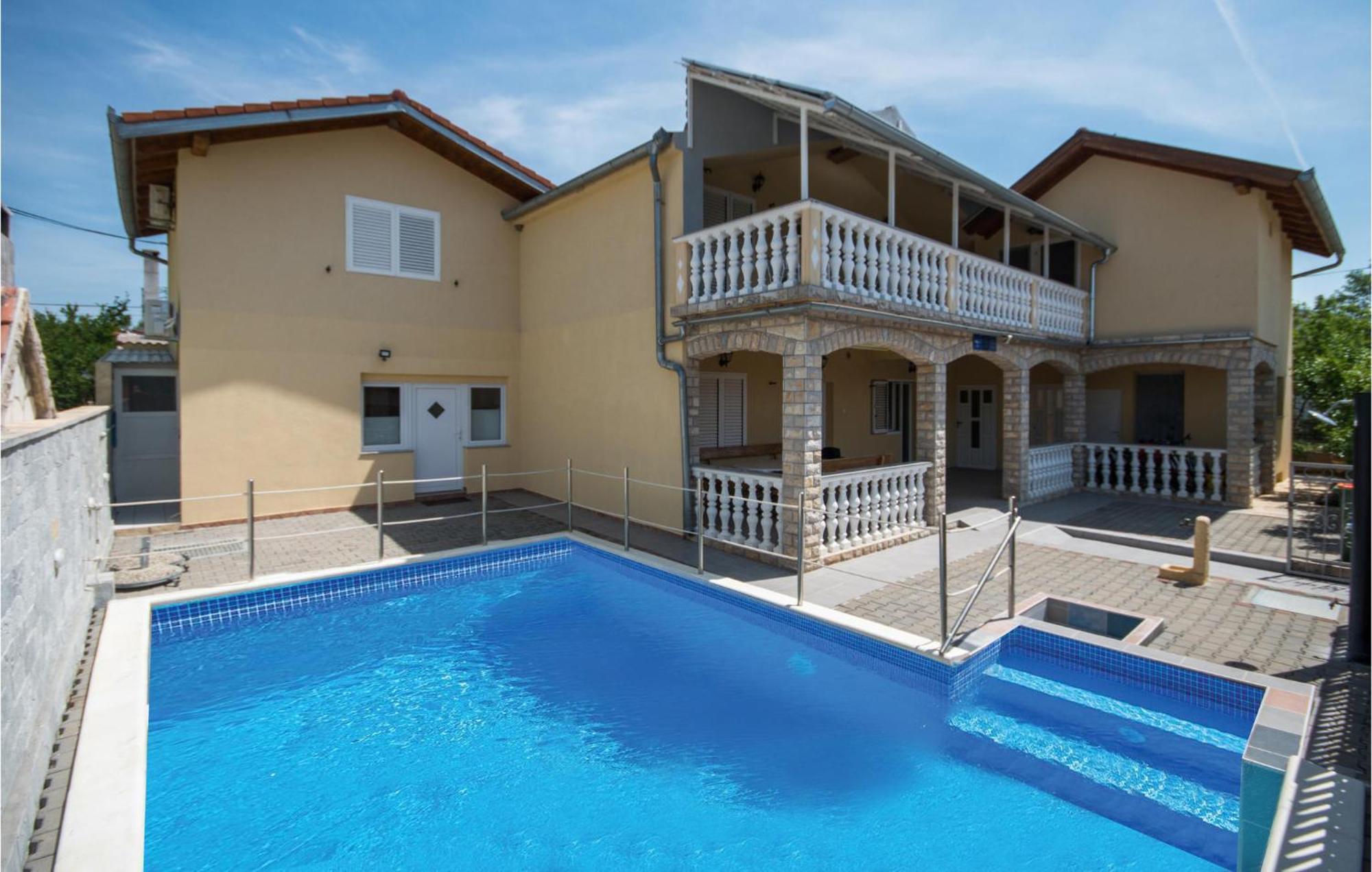 2 Bedroom Amazing In Apartment *